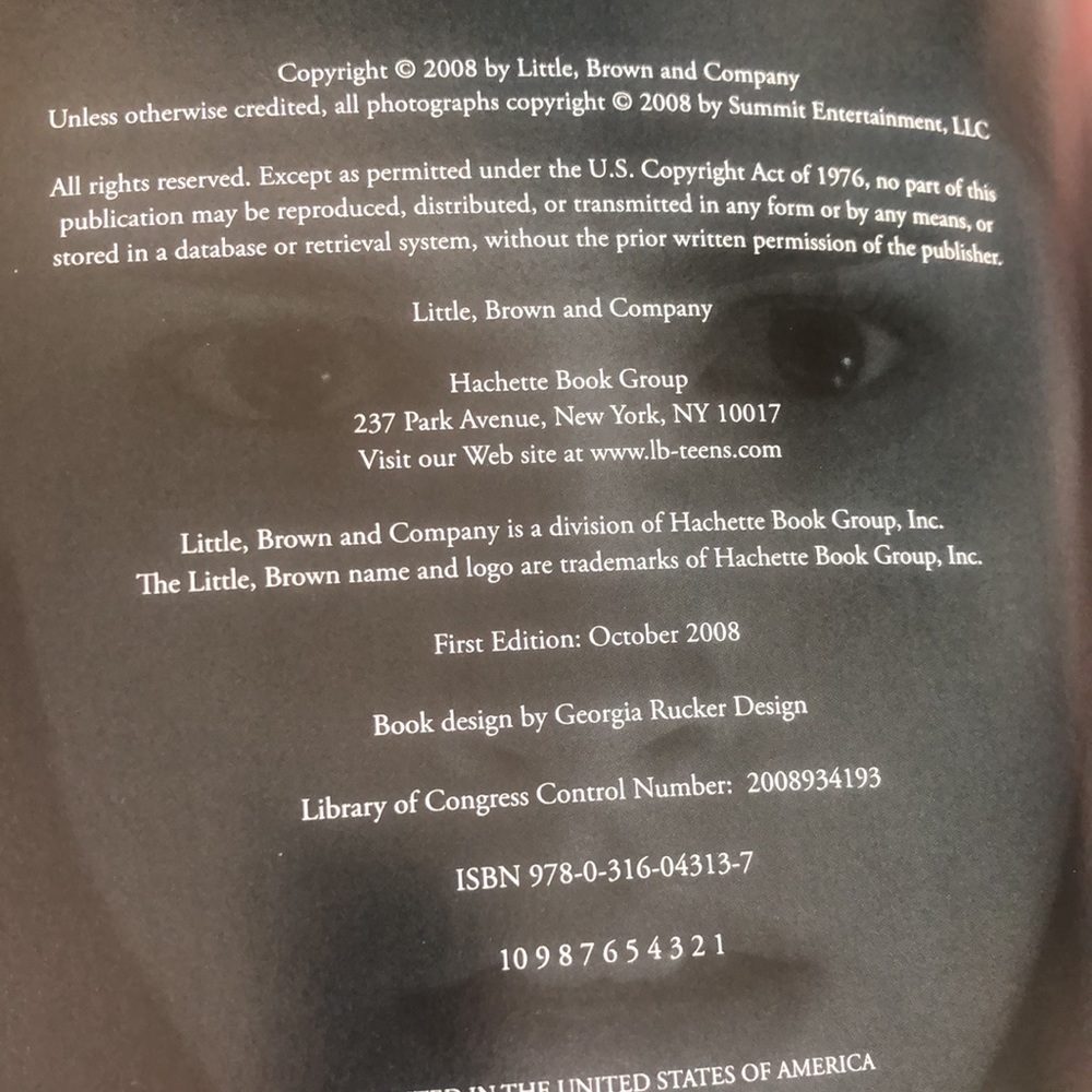 Twilight Illustrated Movie Companion Book - Picture 10 of 12